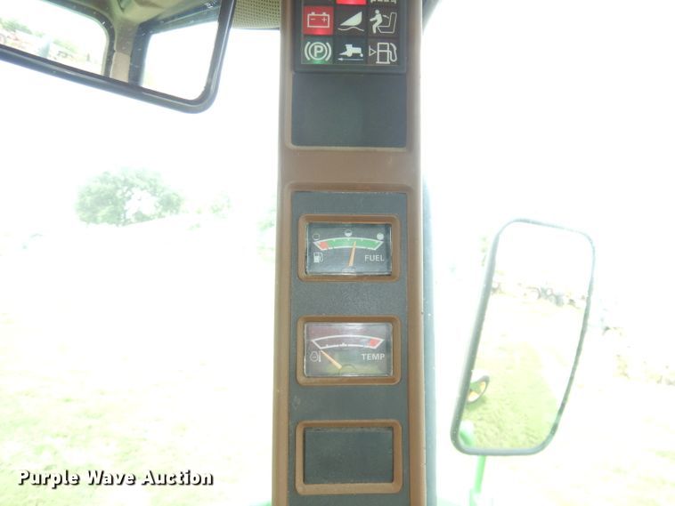 image for item IW9914 1998 John Deere 4890  windrower