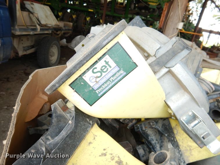 image for item IW9919 (16) Precision Planting eSet seed meters