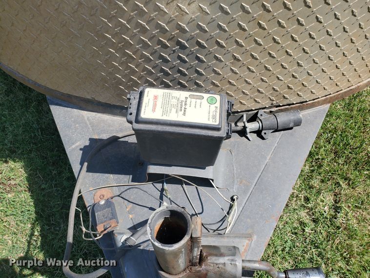 image for item JM9632 2002 WW  livestock trailer