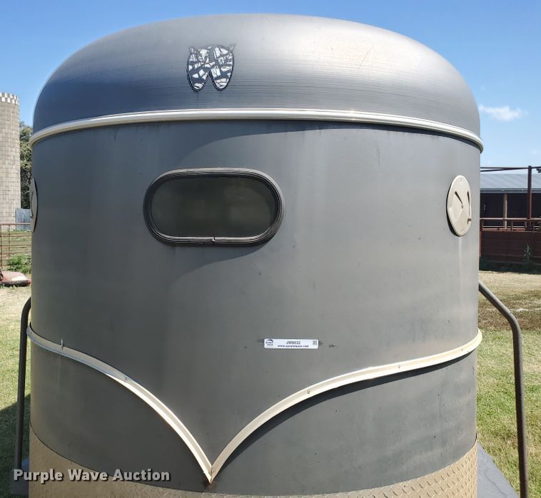 image for item JM9632 2002 WW  livestock trailer