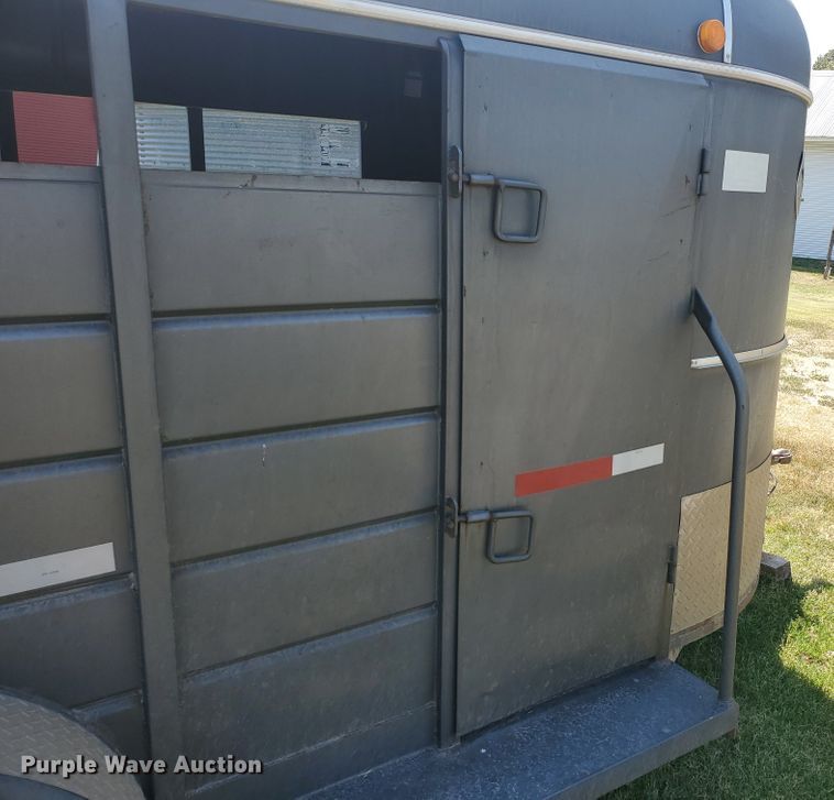 image for item JM9632 2002 WW  livestock trailer