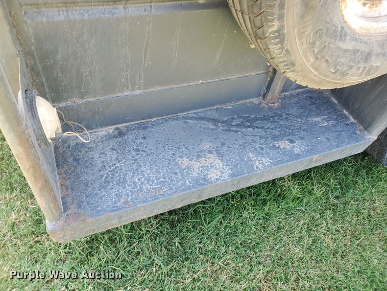 image for item JM9632 2002 WW  livestock trailer