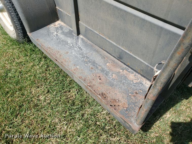 image for item JM9632 2002 WW  livestock trailer