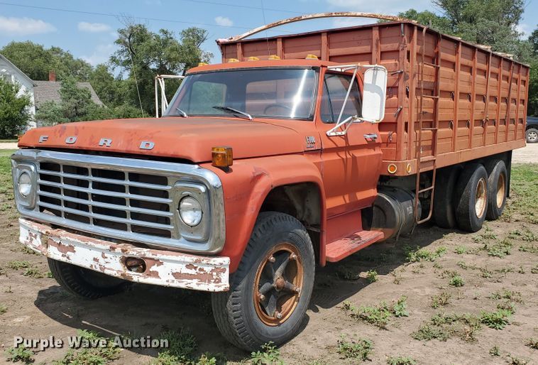 image for item JM9691 1976 Ford F700  grain truck