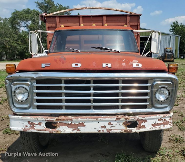 image for item JM9691 1976 Ford F700  grain truck
