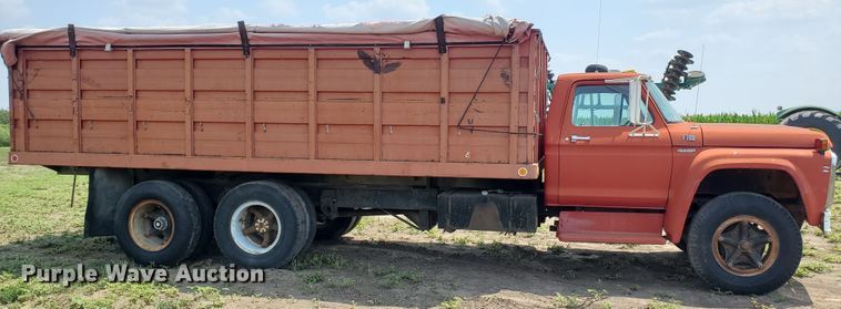 image for item JM9691 1976 Ford F700  grain truck
