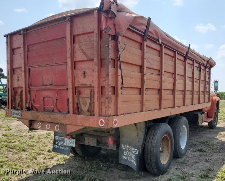 image for item JM9691 1976 Ford F700  grain truck