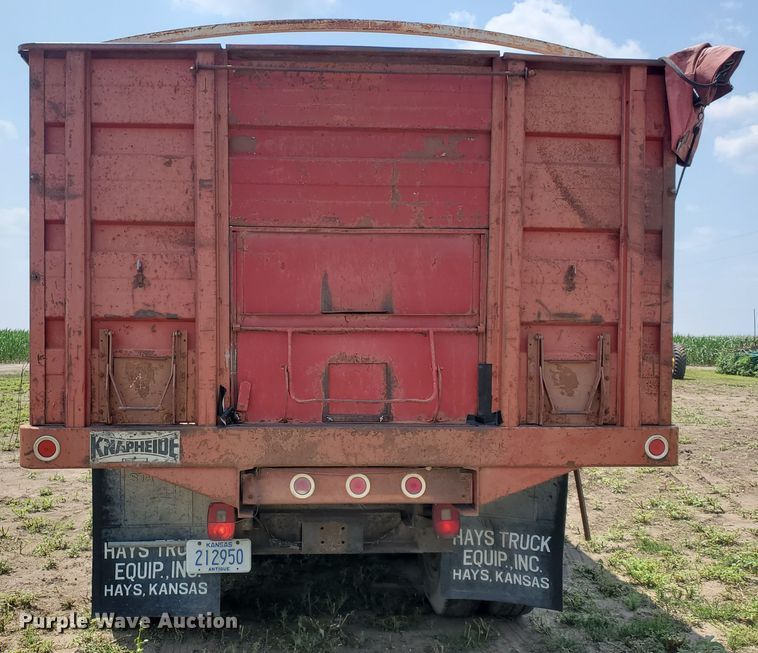 image for item JM9691 1976 Ford F700  grain truck