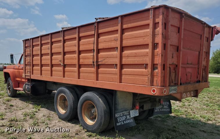 image for item JM9691 1976 Ford F700  grain truck