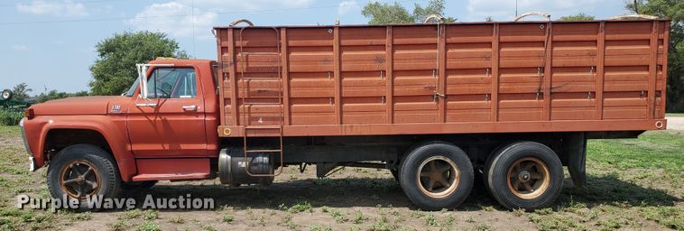 image for item JM9691 1976 Ford F700  grain truck