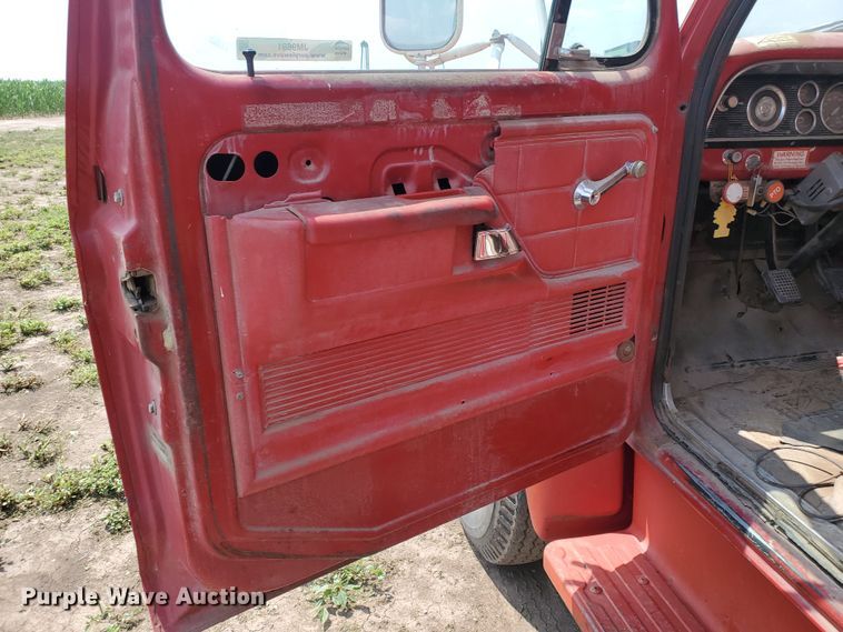 image for item JM9691 1976 Ford F700  grain truck