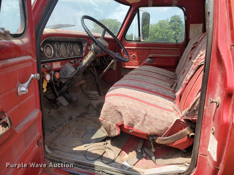 image for item JM9691 1976 Ford F700  grain truck