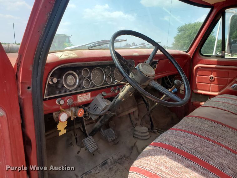 image for item JM9691 1976 Ford F700  grain truck