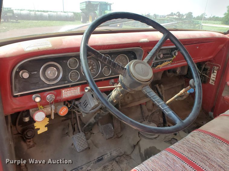 image for item JM9691 1976 Ford F700  grain truck