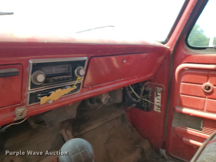image for item JM9691 1976 Ford F700  grain truck