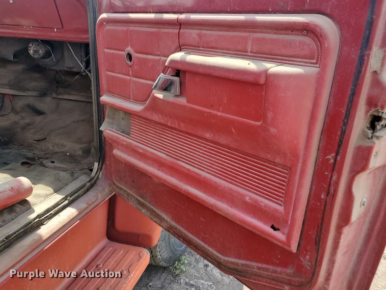 image for item JM9691 1976 Ford F700  grain truck