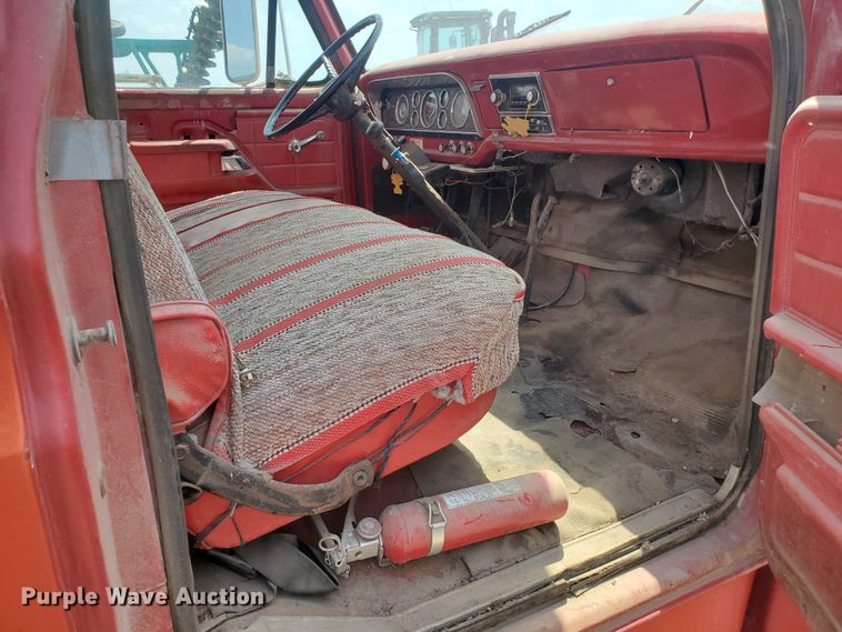 image for item JM9691 1976 Ford F700  grain truck