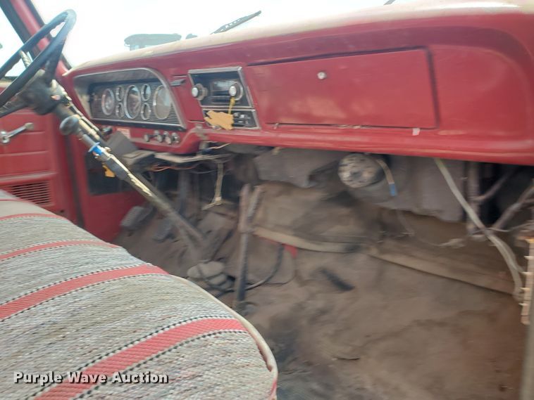 image for item JM9691 1976 Ford F700  grain truck
