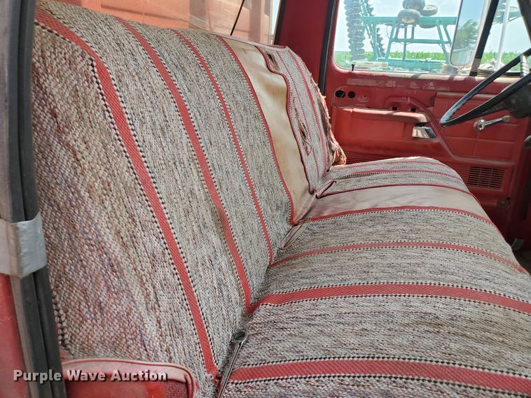 image for item JM9691 1976 Ford F700  grain truck
