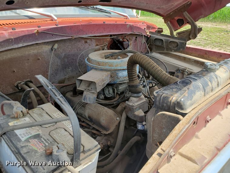 image for item JM9691 1976 Ford F700  grain truck