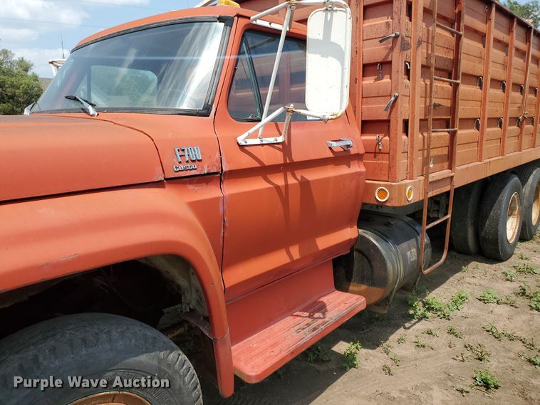 image for item JM9691 1976 Ford F700  grain truck