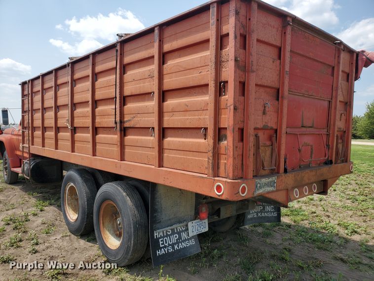 image for item JM9691 1976 Ford F700  grain truck