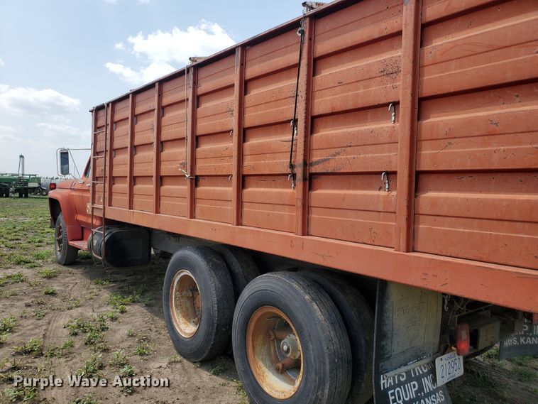 image for item JM9691 1976 Ford F700  grain truck