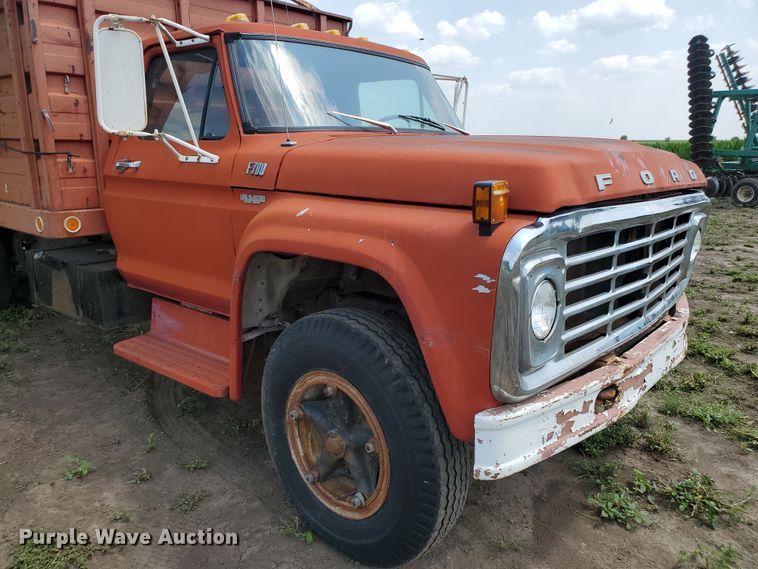 image for item JM9691 1976 Ford F700  grain truck
