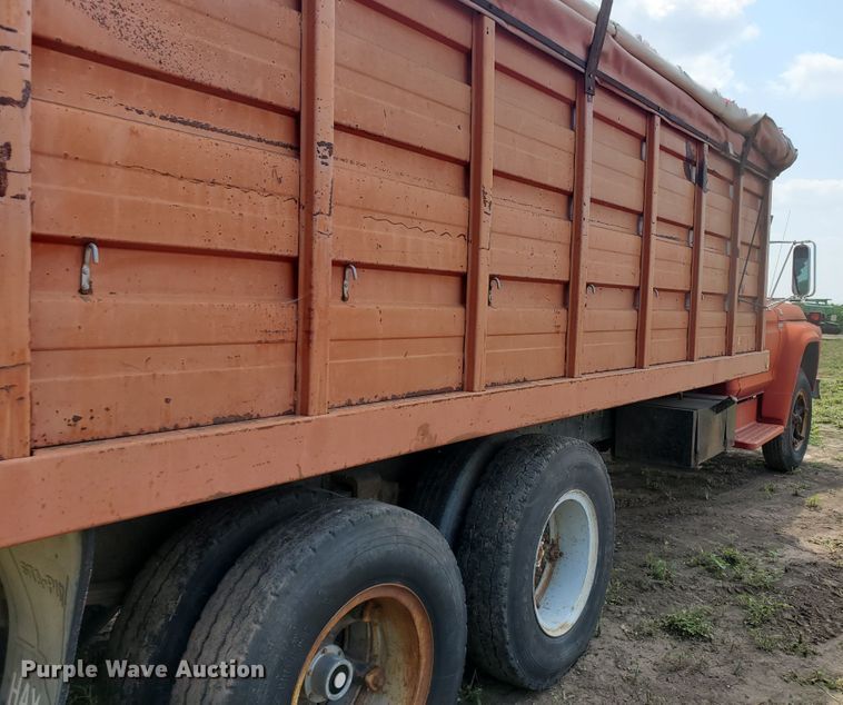 image for item JM9691 1976 Ford F700  grain truck