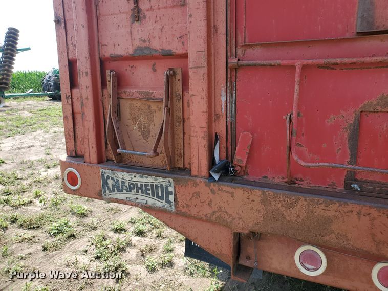 image for item JM9691 1976 Ford F700  grain truck