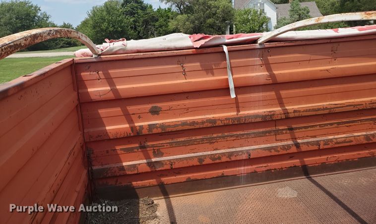 image for item JM9691 1976 Ford F700  grain truck