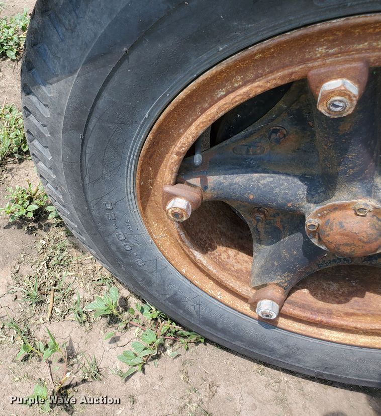 image for item JM9691 1976 Ford F700  grain truck