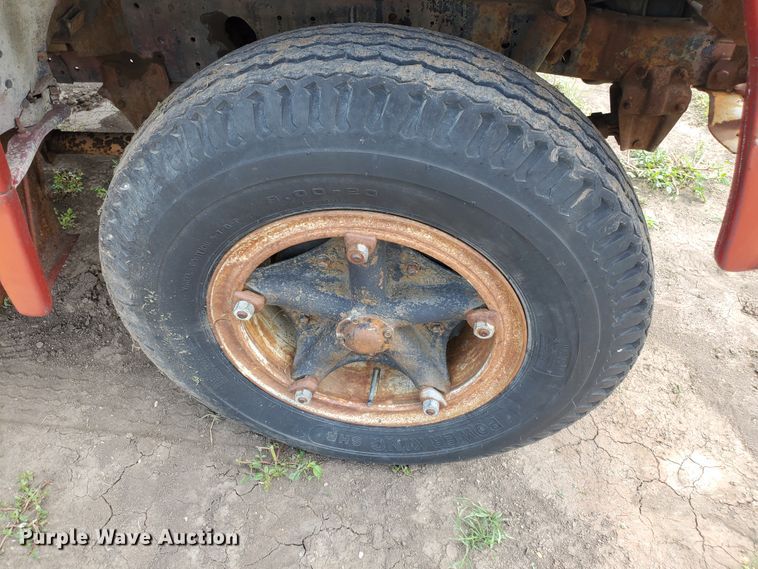 image for item JM9691 1976 Ford F700  grain truck