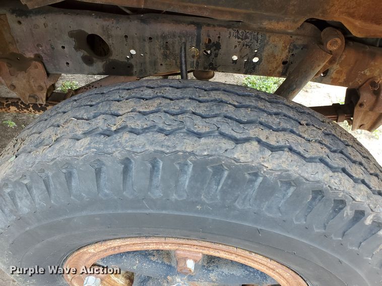 image for item JM9691 1976 Ford F700  grain truck