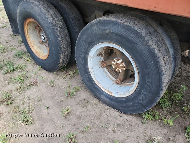 image for item JM9691 1976 Ford F700  grain truck