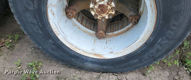 image for item JM9691 1976 Ford F700  grain truck