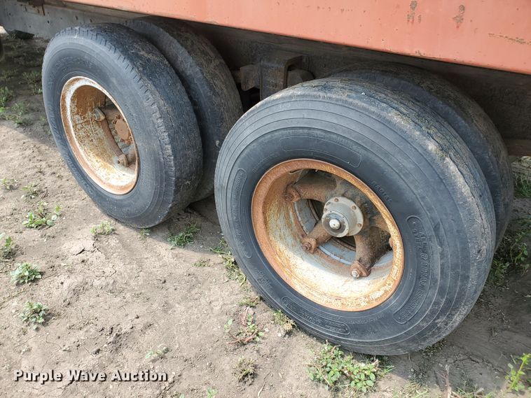 image for item JM9691 1976 Ford F700  grain truck