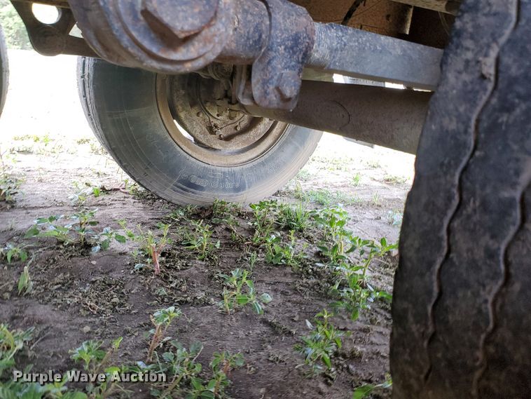 image for item JM9691 1976 Ford F700  grain truck
