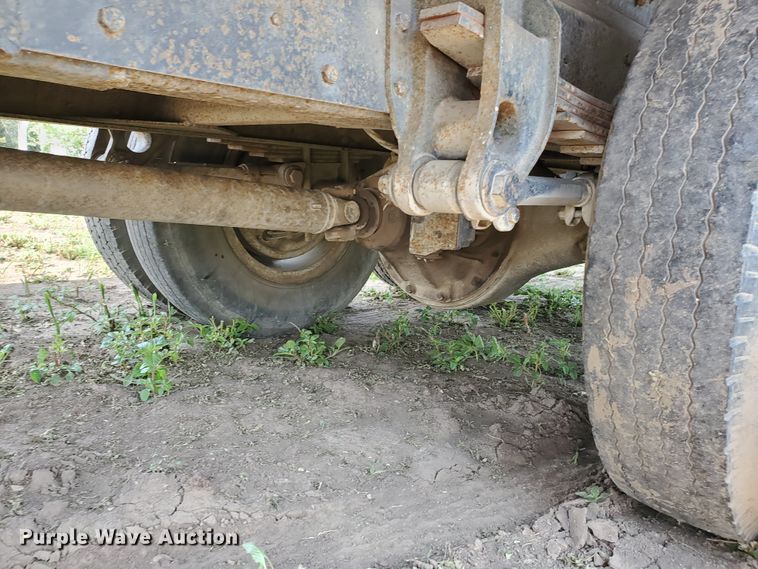 image for item JM9691 1976 Ford F700  grain truck