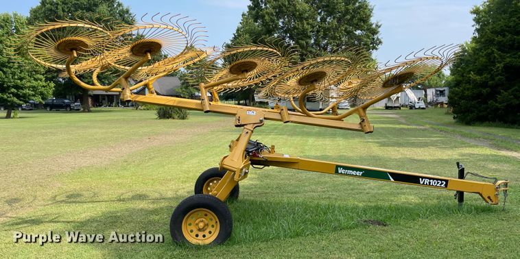 image for item KK9595 Vermeer VR1022  hay rake