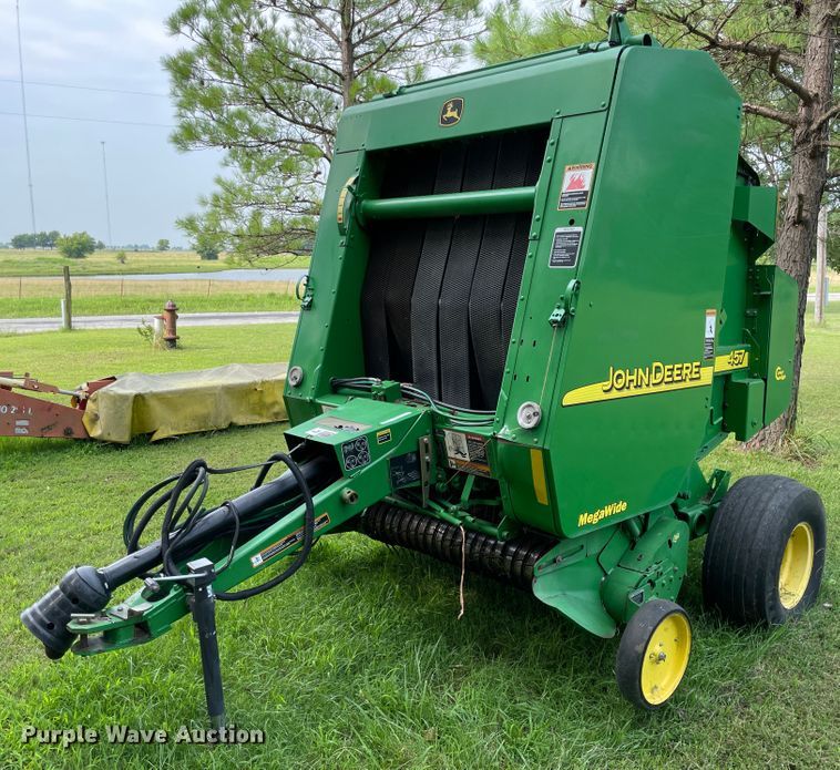 image for item KK9596 2005 John Deere 457  round baler