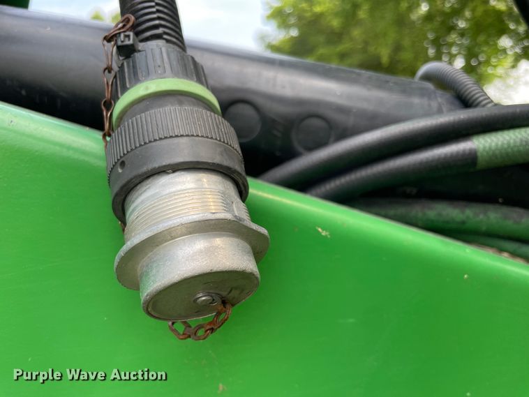 image for item KK9596 2005 John Deere 457  round baler