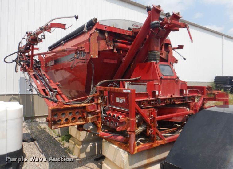 image for item KW9948 Case IH 810  dry fertilizer spreader bed