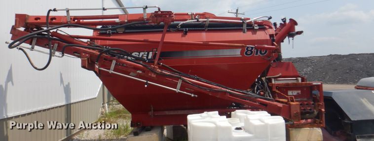 image for item KW9948 Case IH 810  dry fertilizer spreader bed
