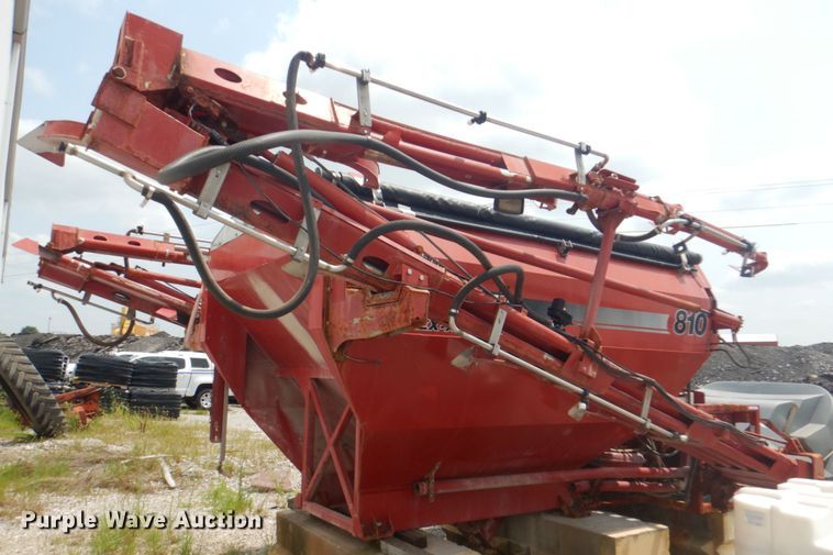 image for item KW9948 Case IH 810  dry fertilizer spreader bed