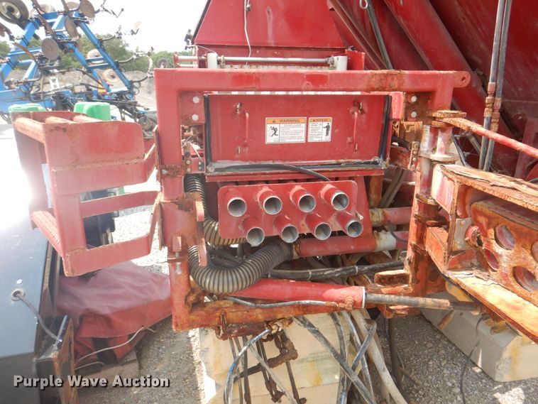 image for item KW9948 Case IH 810  dry fertilizer spreader bed