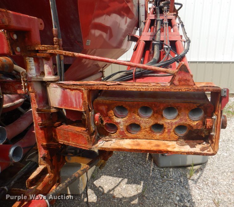 image for item KW9948 Case IH 810  dry fertilizer spreader bed