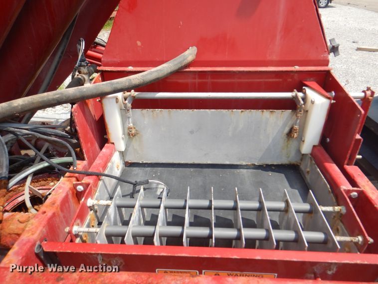 image for item KW9948 Case IH 810  dry fertilizer spreader bed