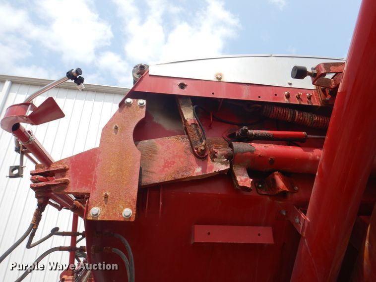 image for item KW9948 Case IH 810  dry fertilizer spreader bed