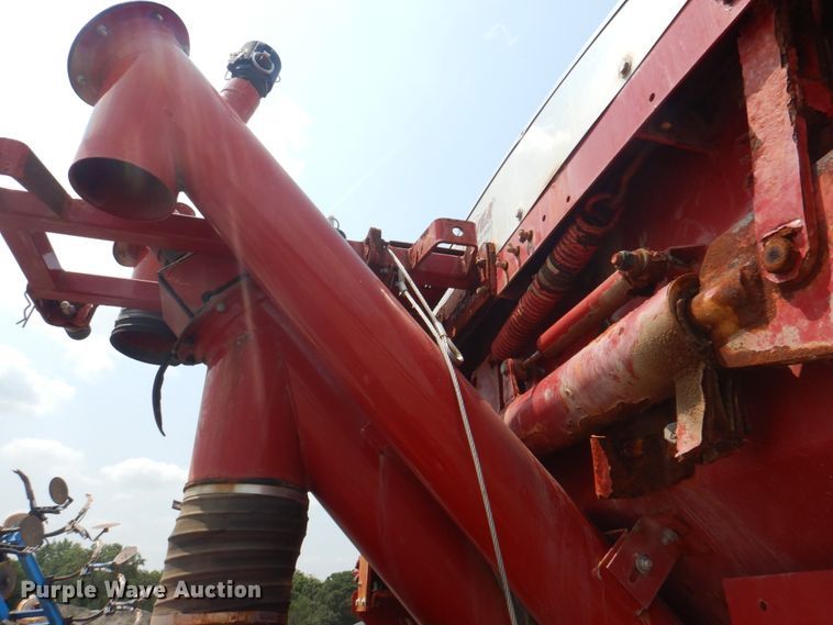 image for item KW9948 Case IH 810  dry fertilizer spreader bed